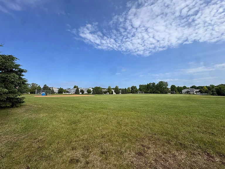 1243 Bergmann Dr — Photo 25