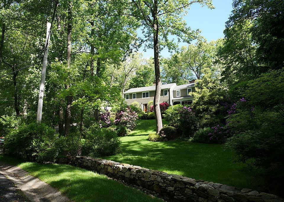 1st image of 98 Deepwood Dr