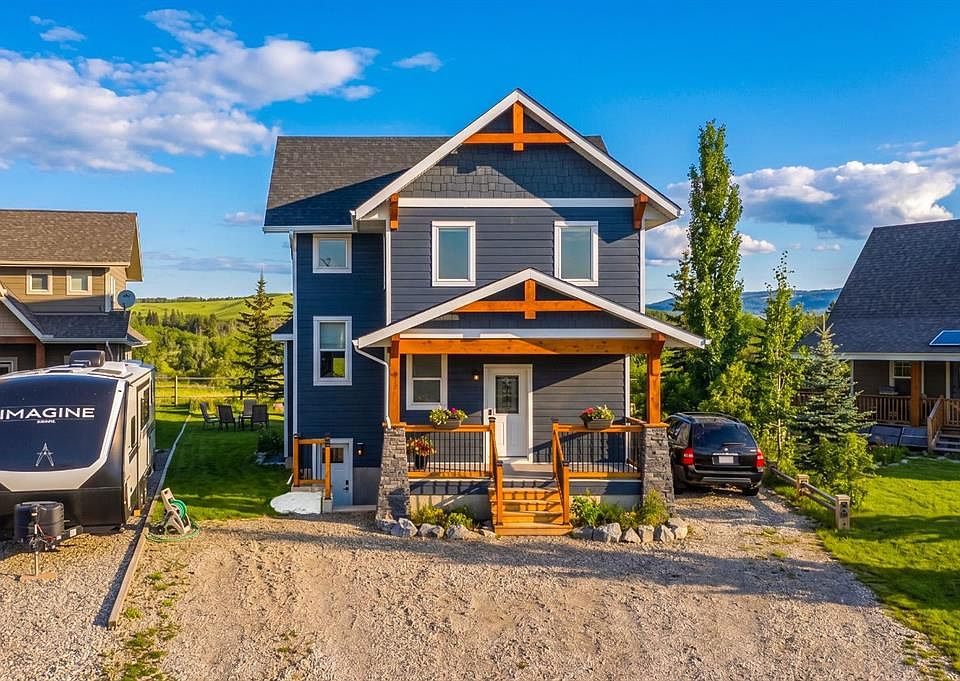 1st image of 216 Cottageclub Cres
