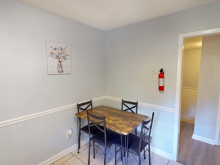 4449 Malibu Dr — Photo 6