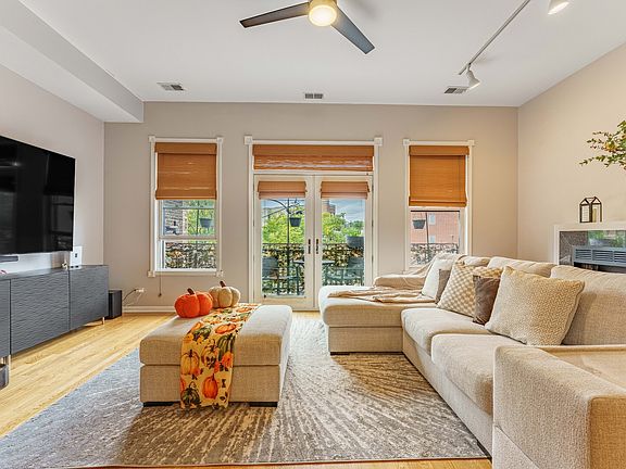 4th image of 4806 N Milwaukee Ave APT 2W