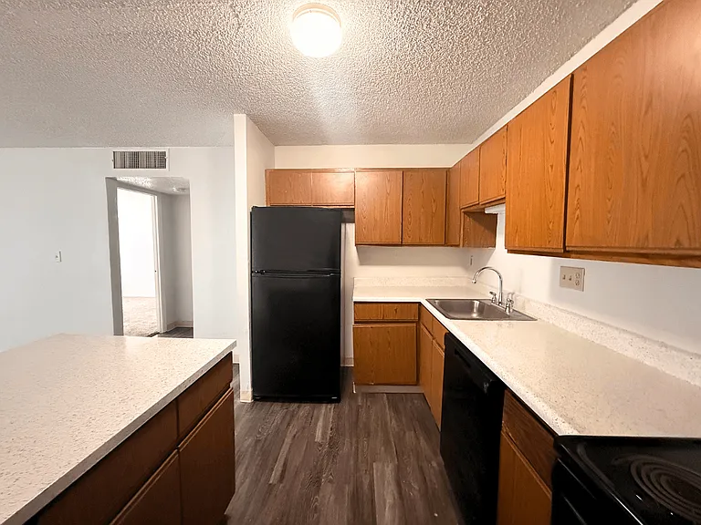 Parkview Village West Apartments — Photo 3