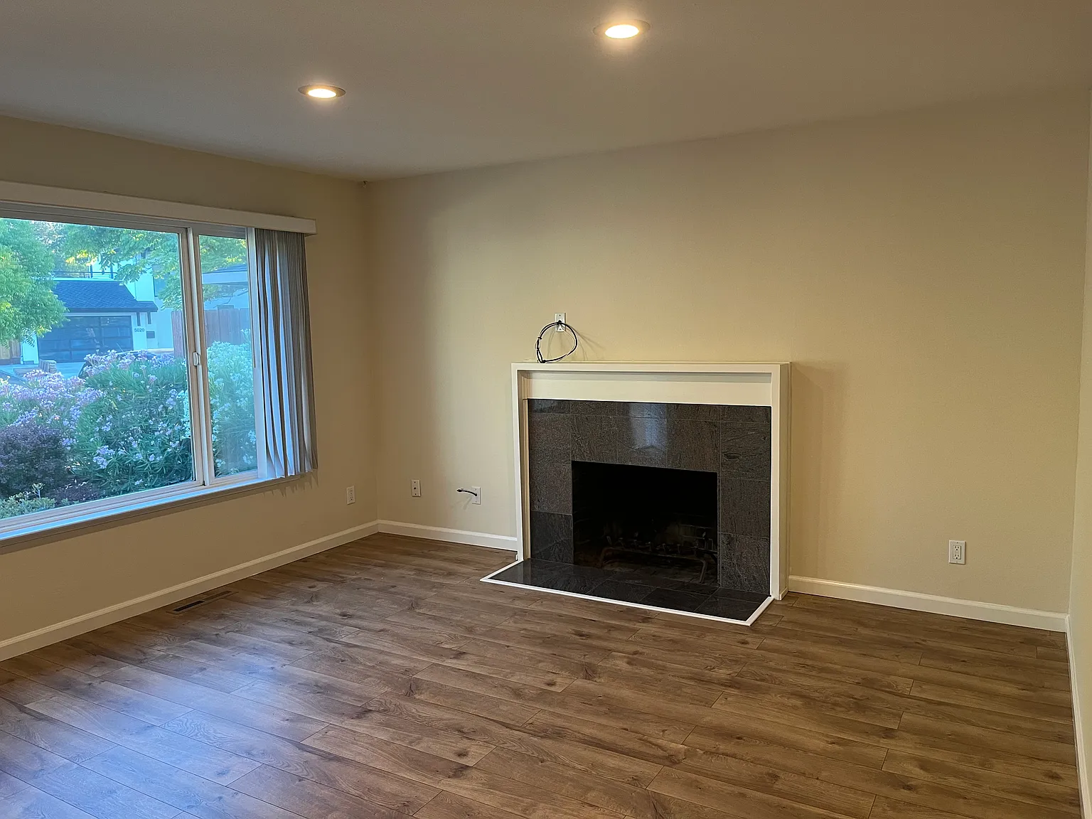 4 bed, 1302 sqft, $5,100 — Photo 3