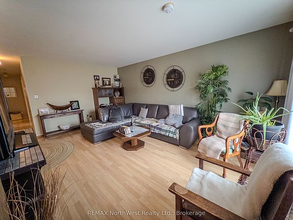 5th image of 328 9th Ave S