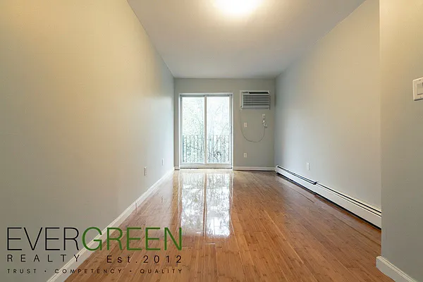 Rented by Evergreen Apartments BK | media 8