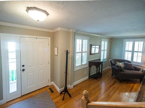4th image of 28 Gertrude Ave