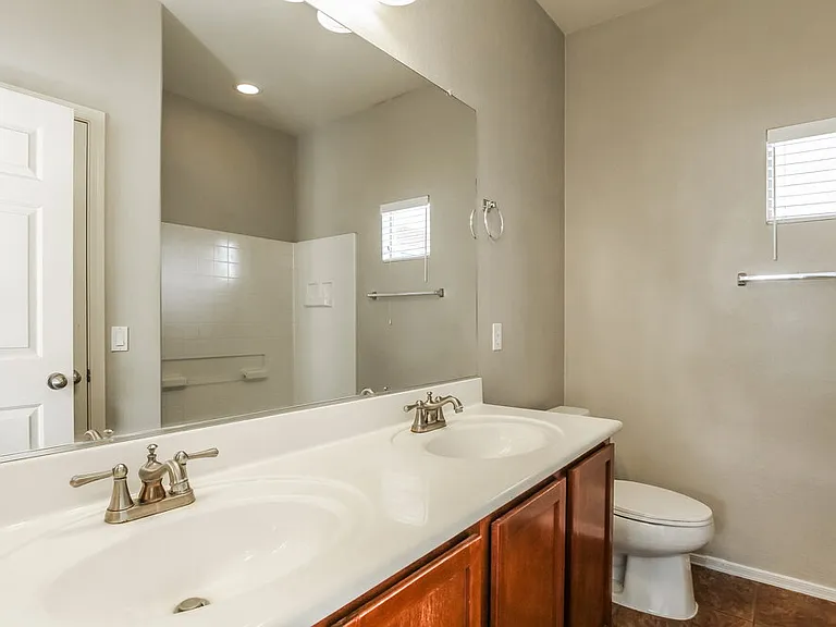 5438 W Pollack St — Photo 10