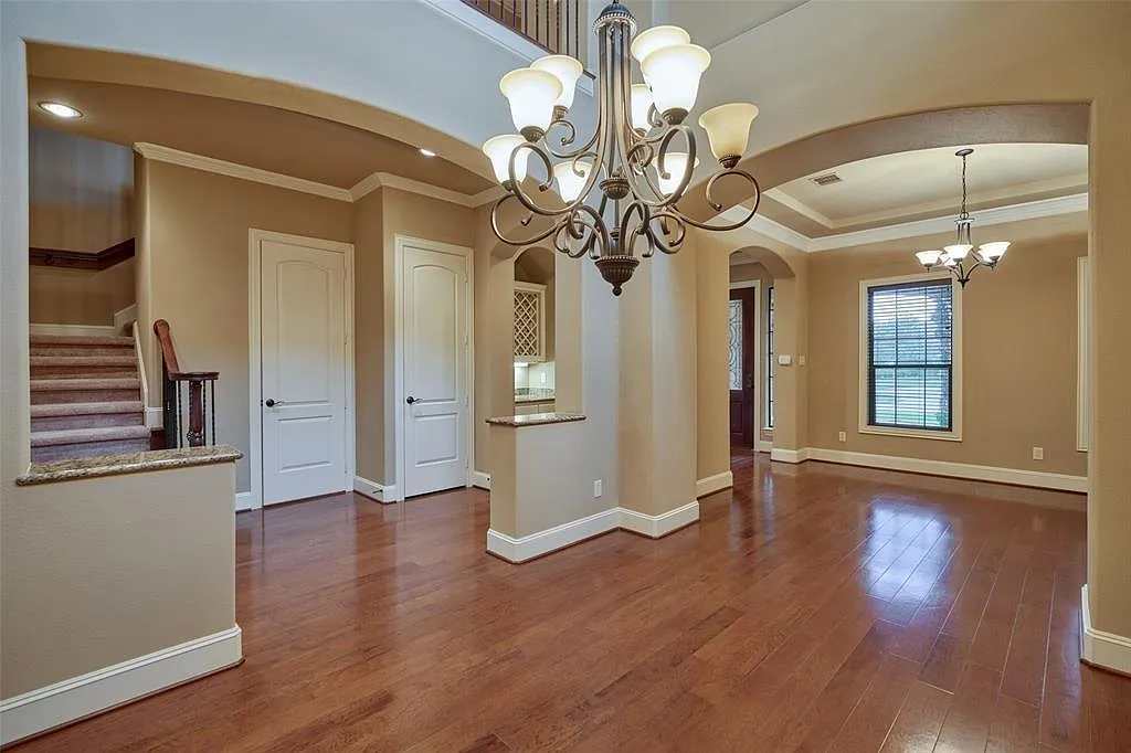 5 bed, 4.5 bath, 3972 sqft, $4,695 — Photo 3
