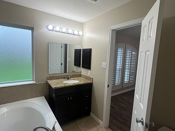 3rd image of 3806 Elderberry Dr