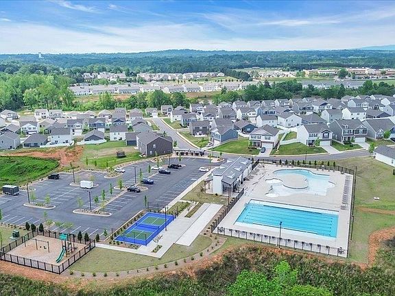 4th image of 80 Oak Edge Ln