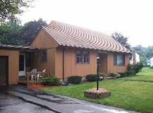 135 Ellington Rd, Rochester, NY 14616