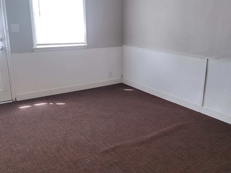 211 W 14th St #5 — Photo 6