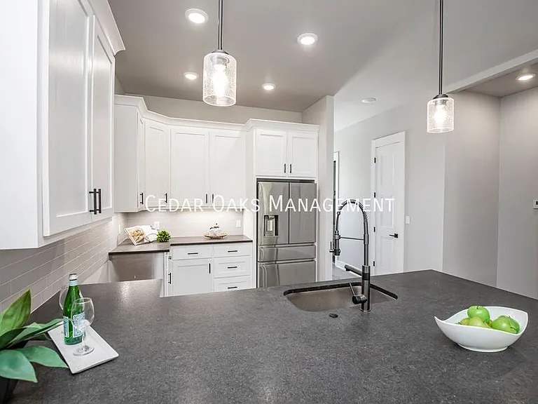 118 E Mountain St #118 — Photo 66
