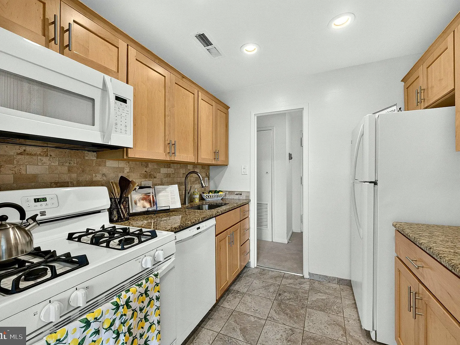 Woodlake Towers Condo — Photo 2