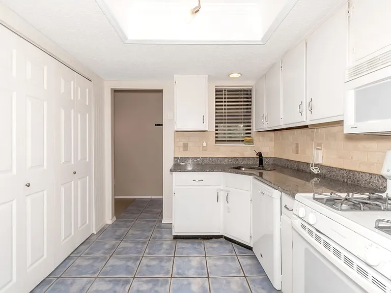2106 Palmyra Dr SE — Photo 17