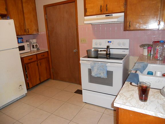 4th image of 1228 NE 16th Ave