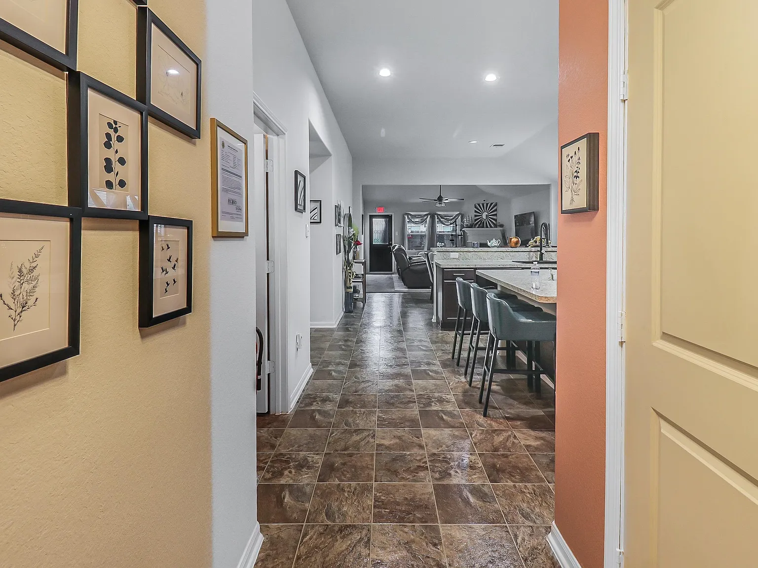 4 bed, 2.0 bath, 1700 sqft, $862 — Photo 4