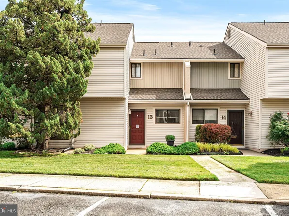 13 Tulip Ct, Mount Laurel, NJ 08054