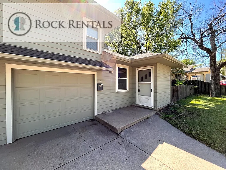 718 N Poplar St — Photo 10