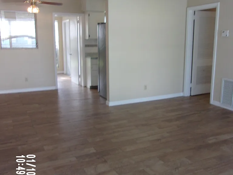 1105 Myrtle Ln — Photo 3