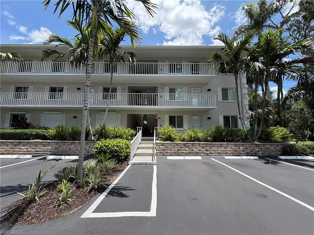 2 bed, 2.0 bath, 1100 sqft, $4,500 — Photo 2