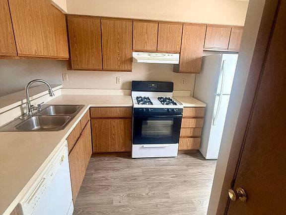 3rd image of 811 Crofton Pl