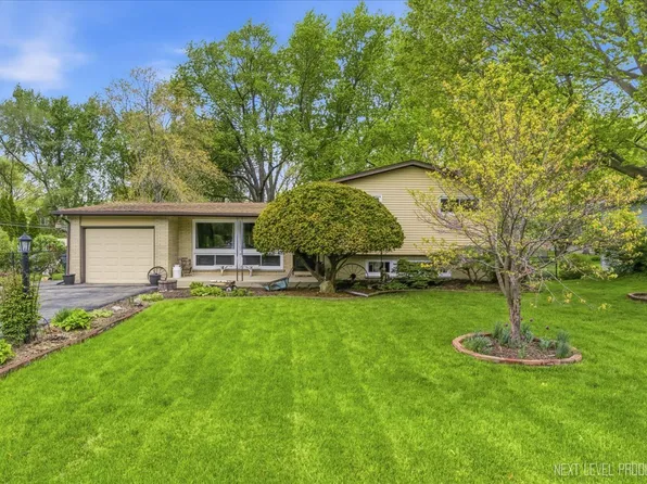 29W454 Ray Ave, West Chicago, IL 60185