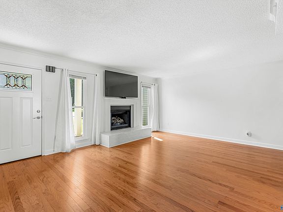 4th image of 427 Russell St NE