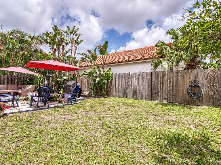 149 Cypress Cv — Photo 26