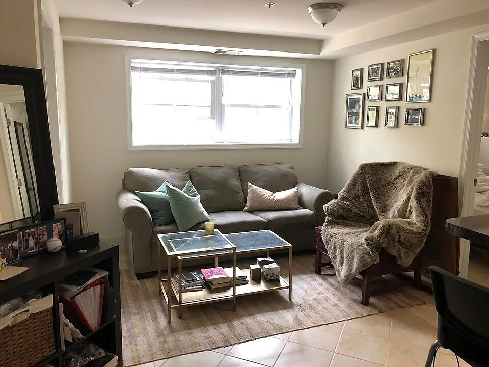 Segovia Apartments — Photo 3