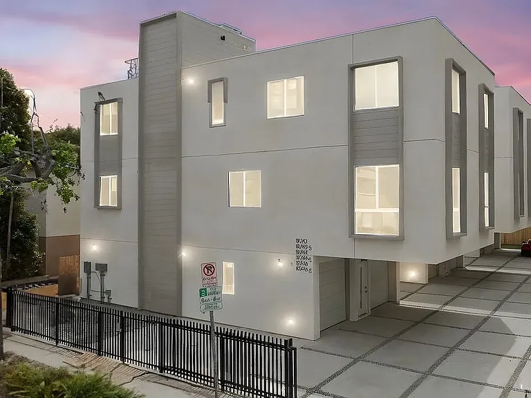 10746 Hortense St #1/2 — Photo 17