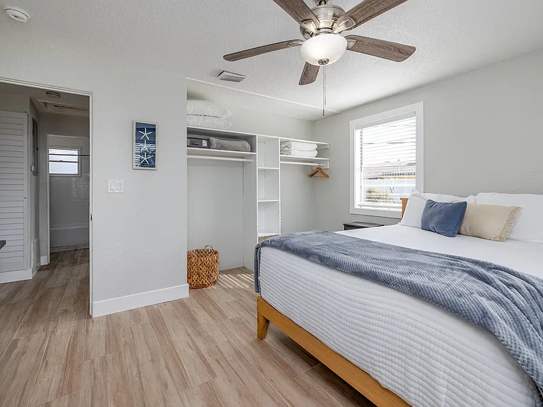 54 Rivershore Dr — Photo 15