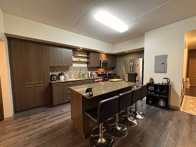 8 Hickory St W #405 — Photo 7