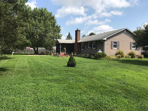 2nd image of 302 Ann Dr