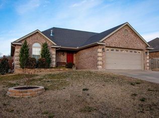 570 Keswick Dr, Centerton, AR 72719