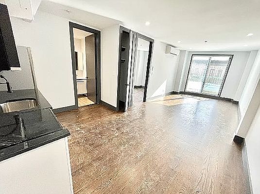 2nd image of 2111 Regent Pl #6R