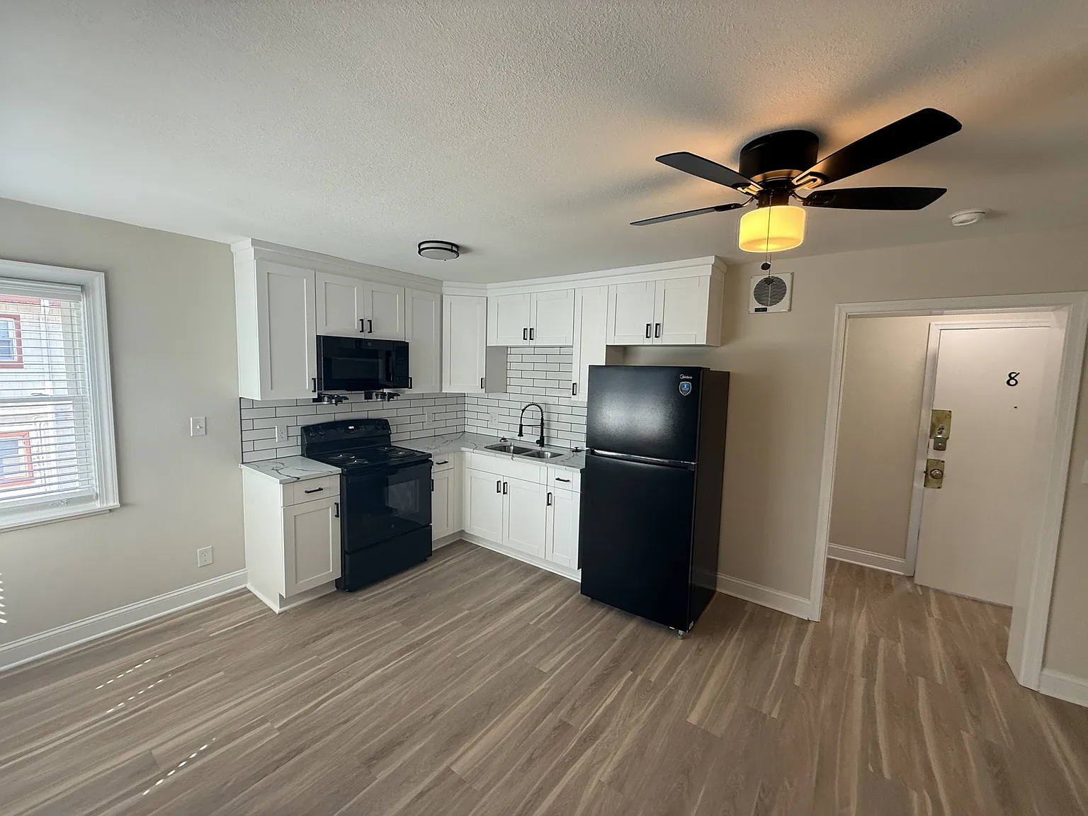 Pine Manor Properties - 201 EOV Unit 8 — Photo 3