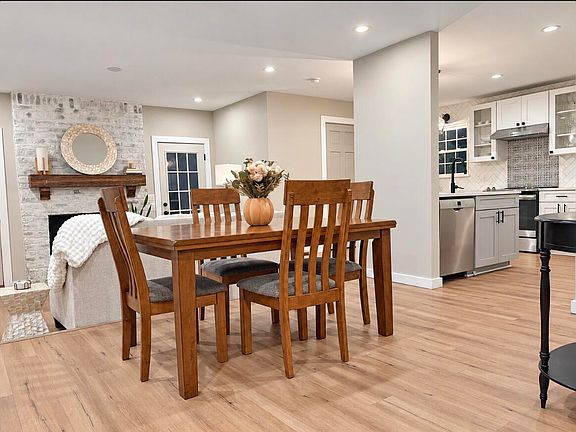 5th image of 1223 Wappetaw Pl