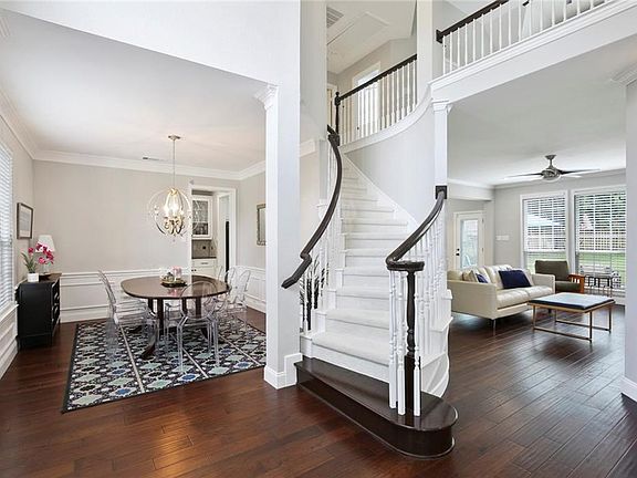 5th image of 803 Oakcrest Ct