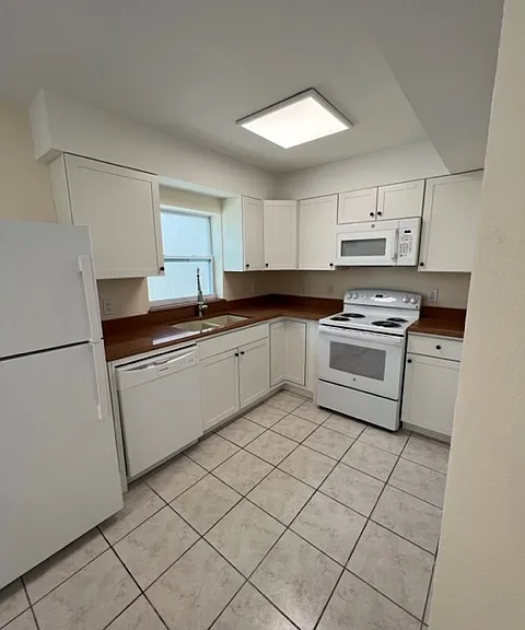 925 Marshall St — Photo 8