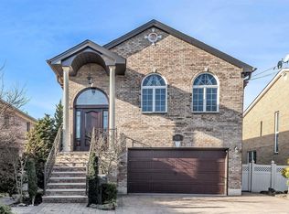 240 149th Pl, Whitestone, NY 11357