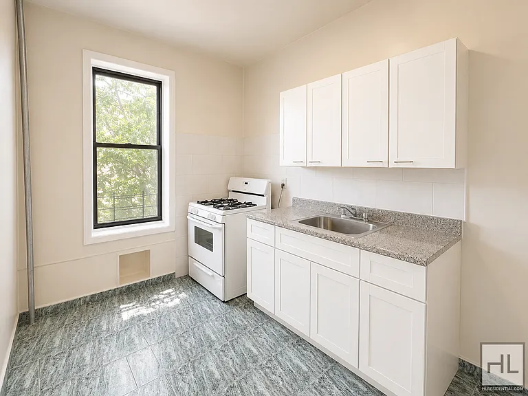 81 Bay 22nd St #C2 — Photo 7