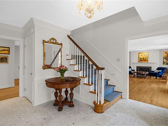 5th image of 3025 Redford Dr