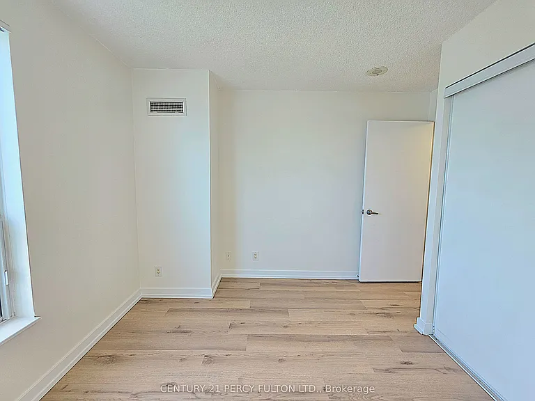 36 Lee Centre Dr #2108 — Photo 16