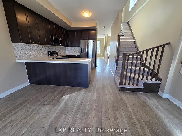 100 Laguna Village Cres — Photo 6