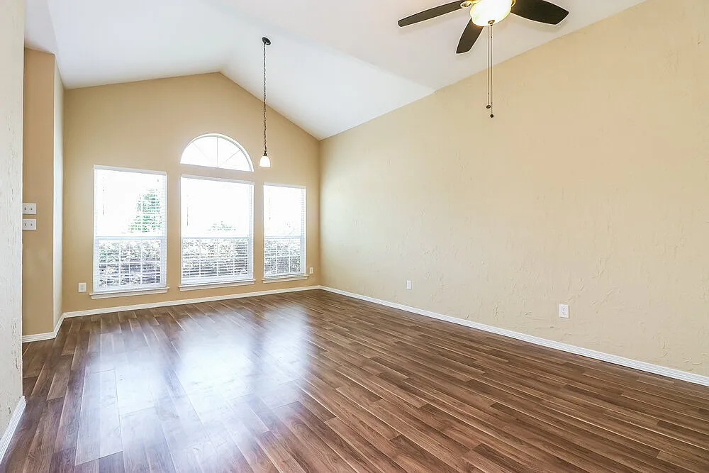 3 bed, 2.0 bath, 1746 sqft, $2,675 — Photo 4
