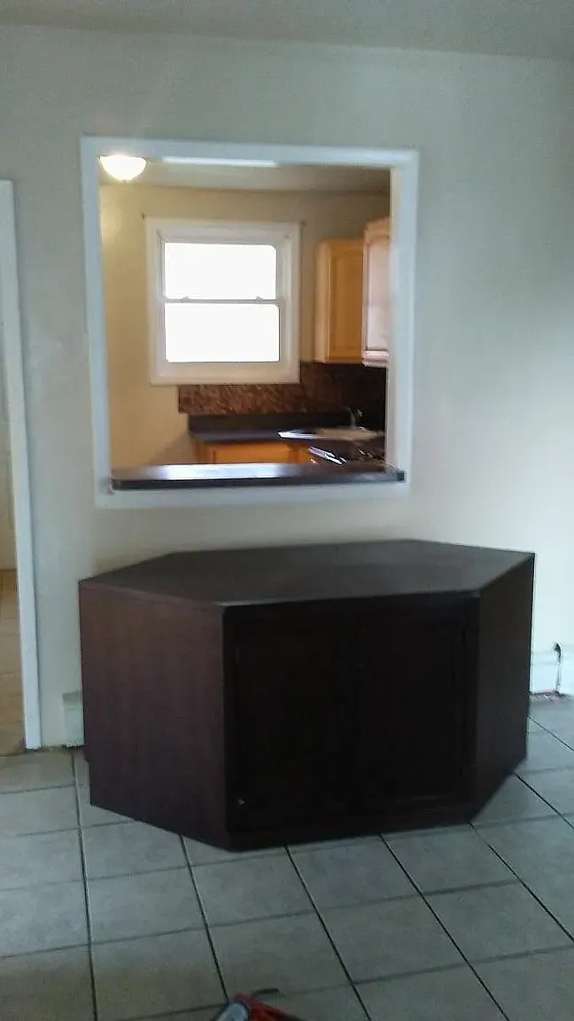 3 bed, $2,200 — Photo 4