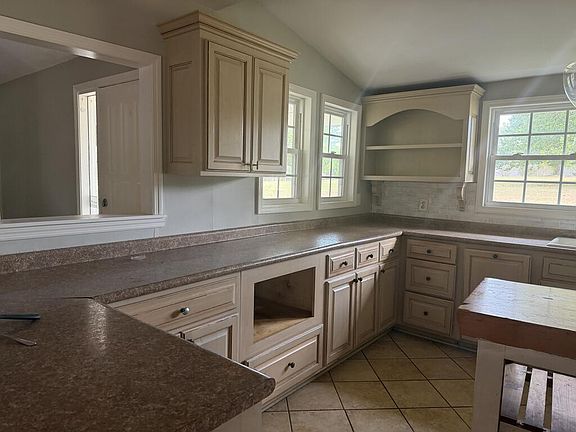 4th image of 218 Hidden Springs Rd