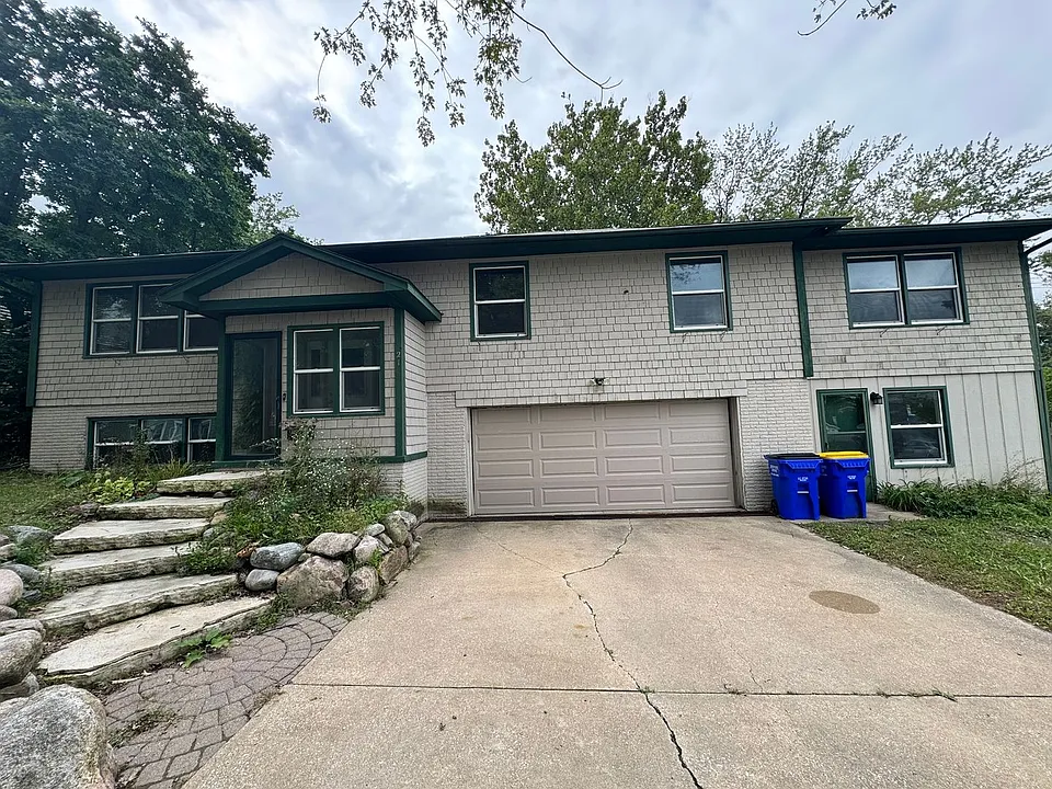 21 Highland Dr