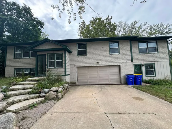 21 Highland Dr, Iowa City, IA 52246